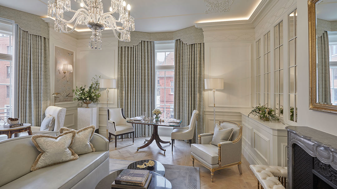 claridge's hotel corner suite sitting room