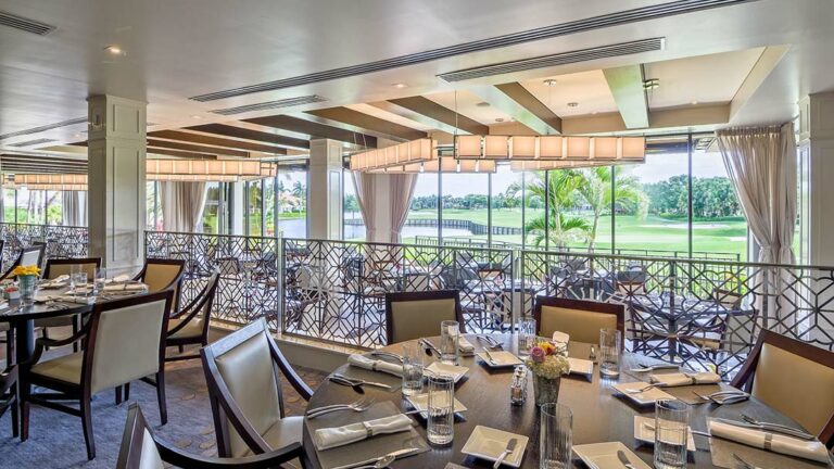 dining room overlooking golf course